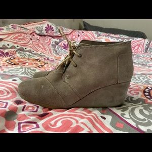 TOMS Tan Wedge Booty Women’s Size 12
